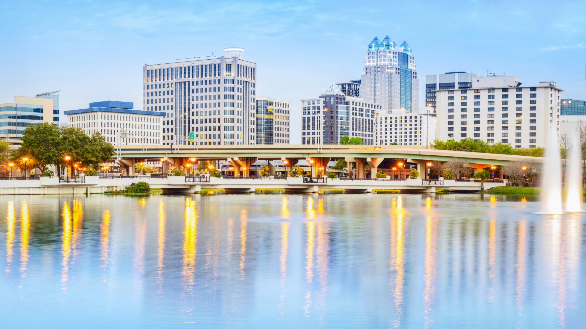 Downtown,Orlando,Skyline.,Located,In,Lake,Eola,Park,,Orlando,,Florida,